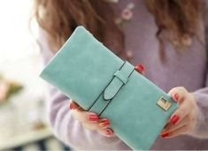 Portfolio Female Clutch